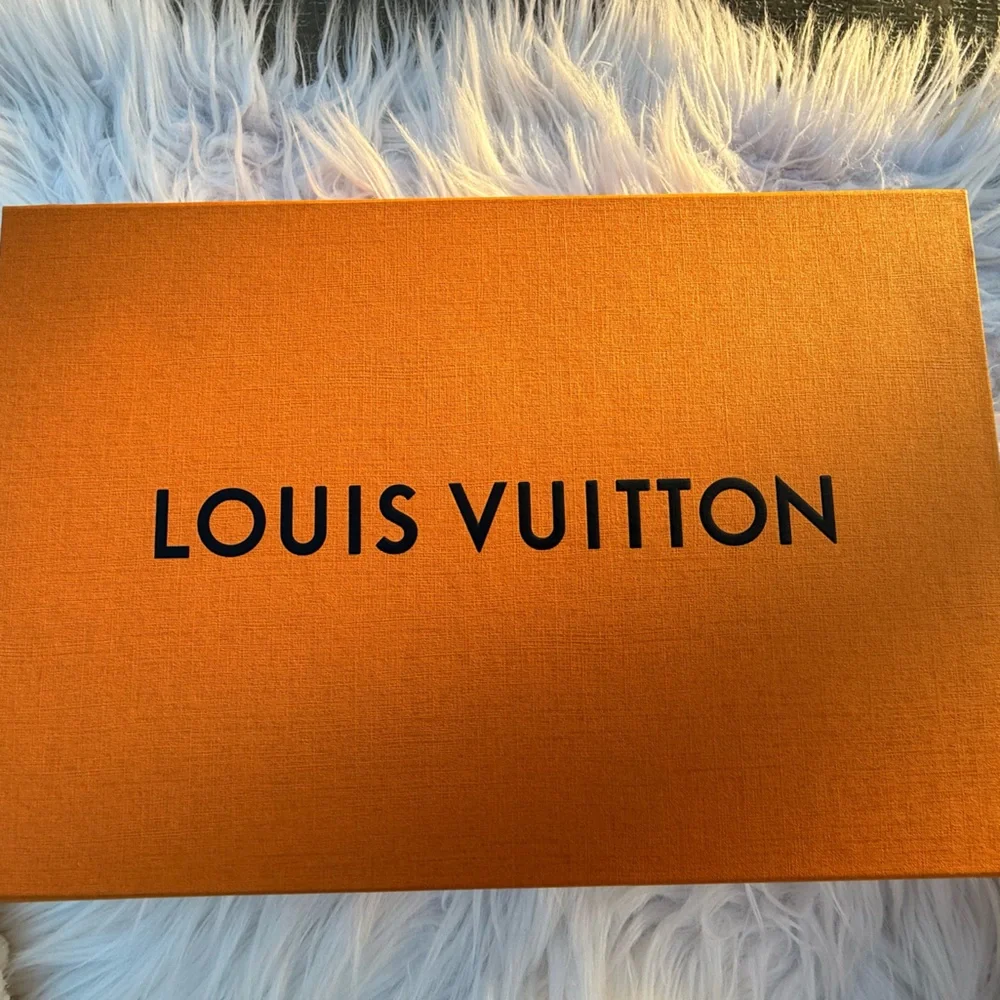 Louis Vuitton Large 6-ring Planner; Damier Azur Canvas (fits A5 paper)